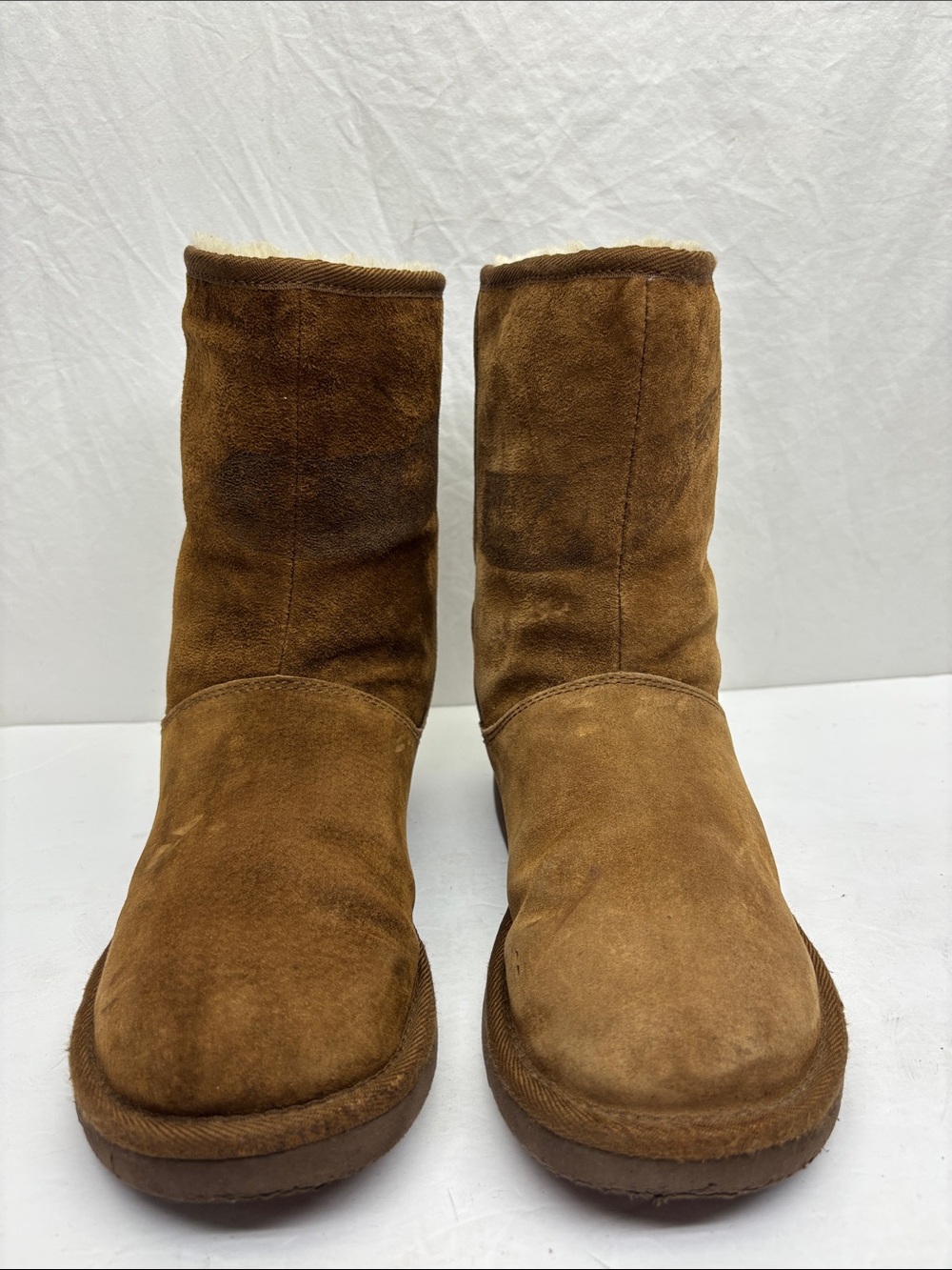 UGG Classic Short Suede Boots, SZ 8, box 60